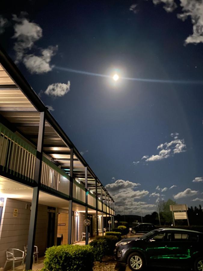 Snow Season Motor Inn Cooma Eksteriør bilde